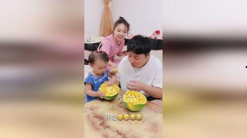 宝宝吃瓜仪式,萌趣盎然的成长瞬间